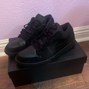 Air Jordan 1 low triple black